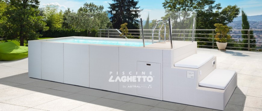 Nadzemní designový bazén s obkladem a schody